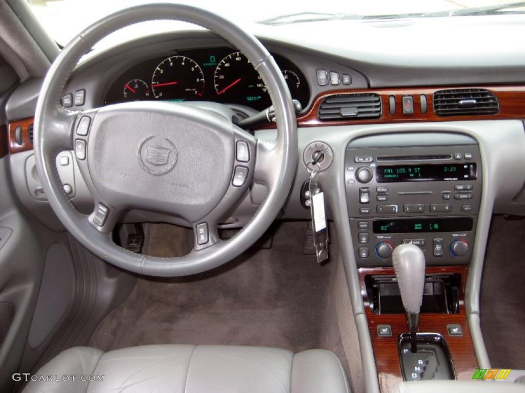 2004 Cadillac Seville SLS Dark Gray Dashboard Photo #43342619