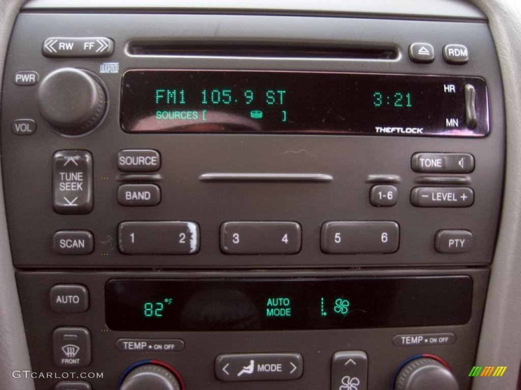 2004 Cadillac Seville SLS Controls Photo #43342647