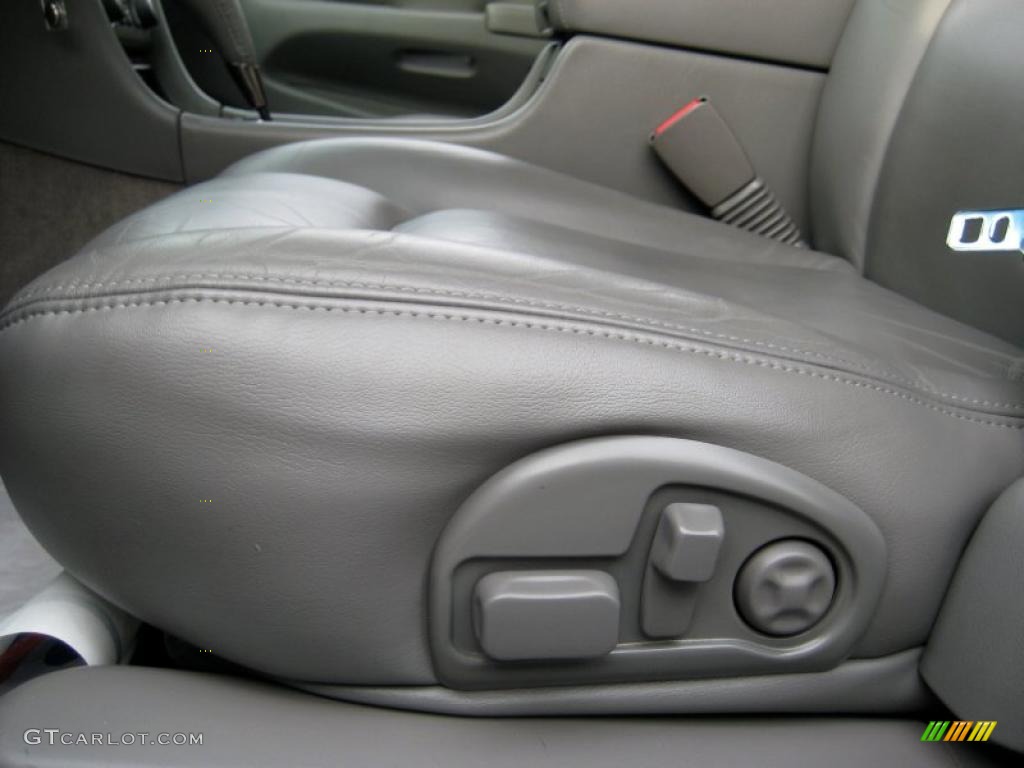 2004 Cadillac Seville SLS Controls Photo #43342667