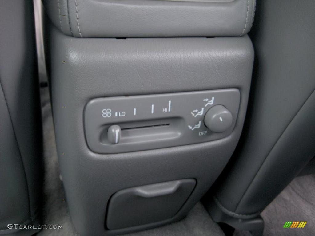2004 Cadillac Seville SLS Controls Photo #43342687