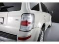 White Suede - Mariner V6 Premier 4WD Photo No. 25