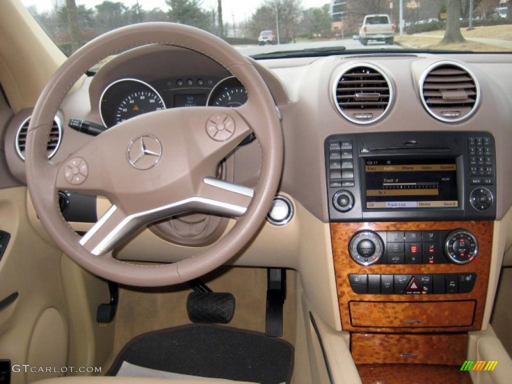 2009 Mercedes-Benz ML 320 BlueTec 4Matic Cashmere Dashboard Photo #43344451