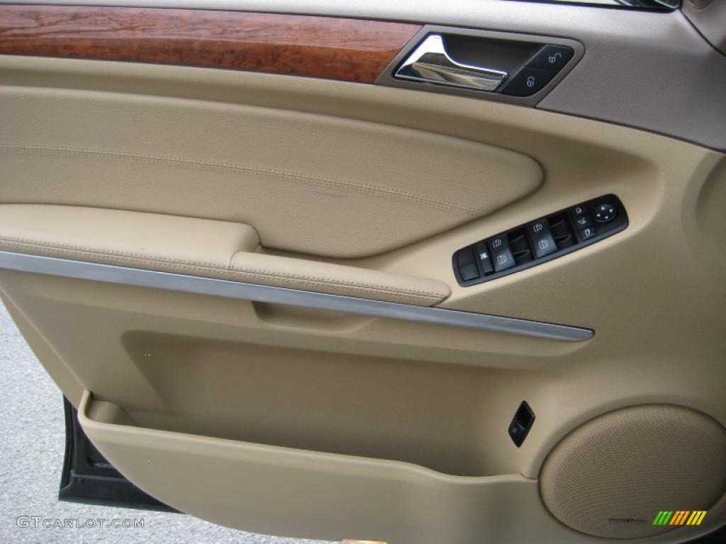 2009 Mercedes-Benz ML 320 BlueTec 4Matic Cashmere Door Panel Photo #43344511