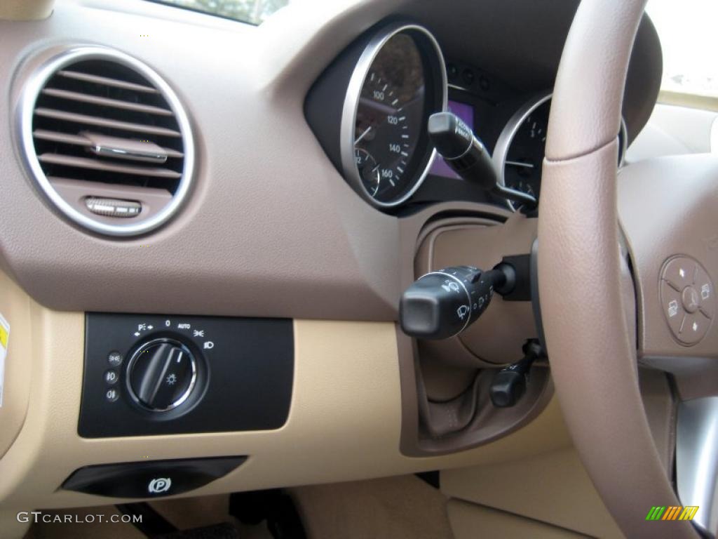 2009 Mercedes-Benz ML 320 BlueTec 4Matic Controls Photo #43344523