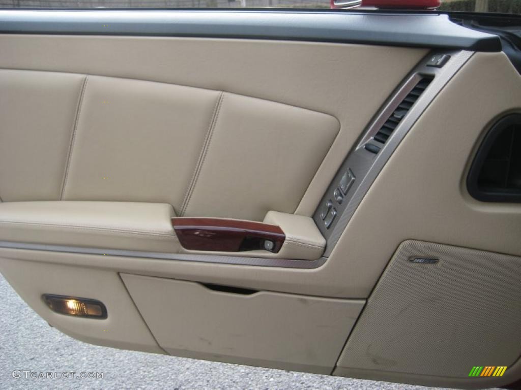 2008 Cadillac XLR Roadster Cashmere/Ebony Door Panel Photo #43346451