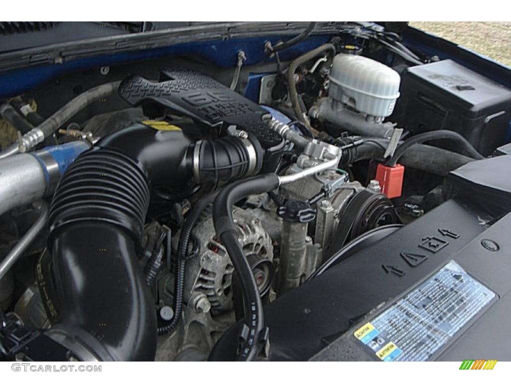 2003 Chevrolet Silverado 2500HD LS Regular Cab 4x4 Engine Photos