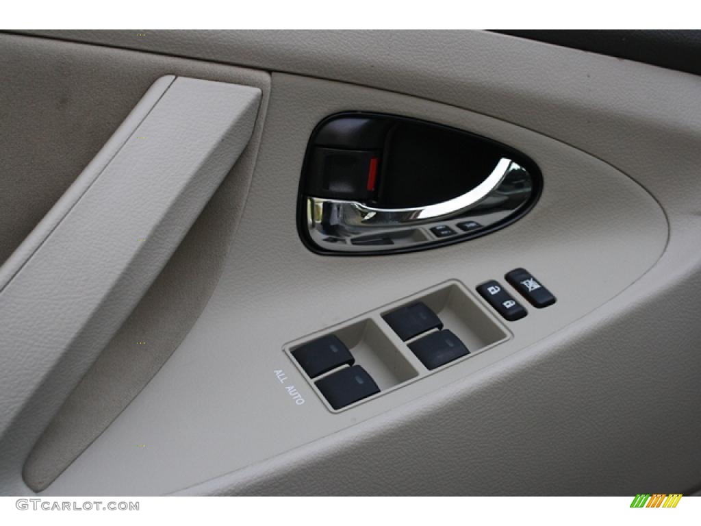 2011 Toyota Camry LE Controls Photo #43351963