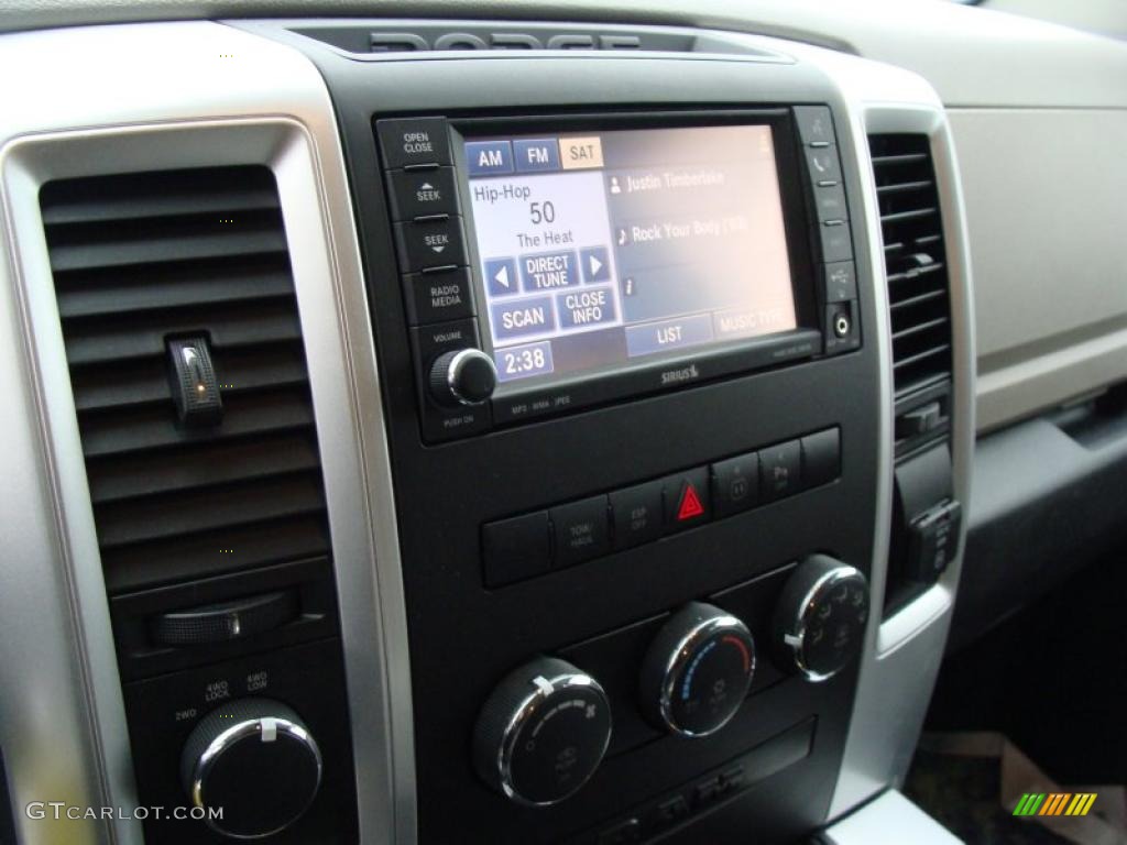 2010 Ram 1500 Big Horn Crew Cab 4x4 - Brilliant Black Crystal Pearl / Dark Slate/Medium Graystone photo #13