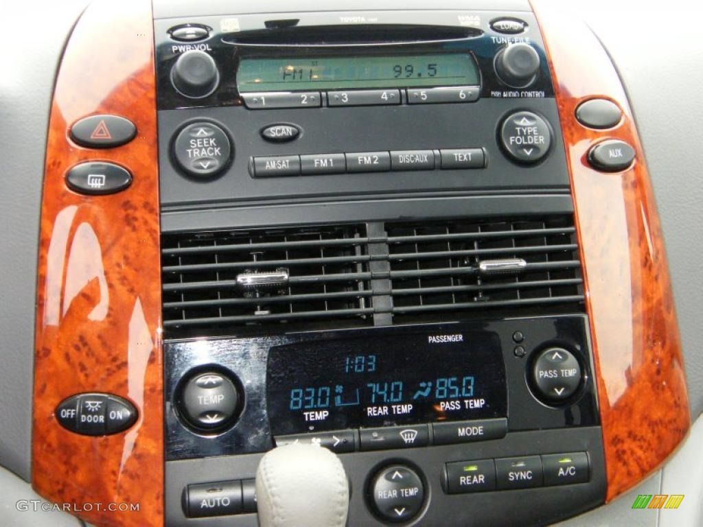 2010 Toyota Sienna XLE Controls Photo #43354595