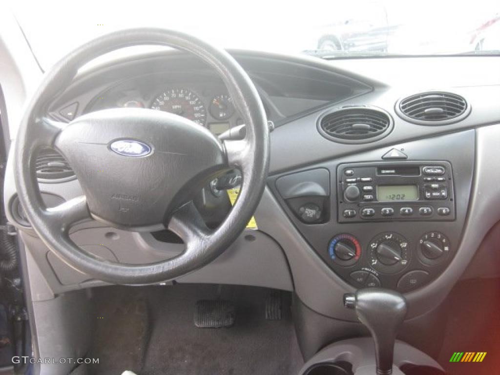 2003 Ford Focus LX Sedan Medium Graphite Dashboard Photo #43355511