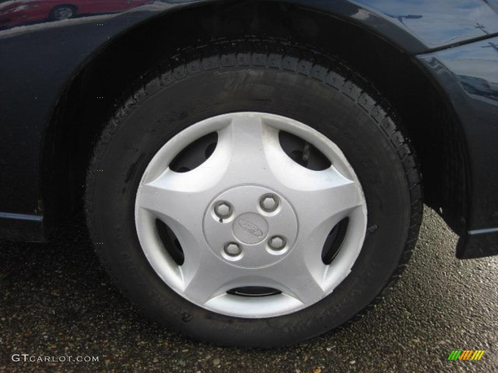 2003 Ford Focus LX Sedan Wheel Photo #43355651