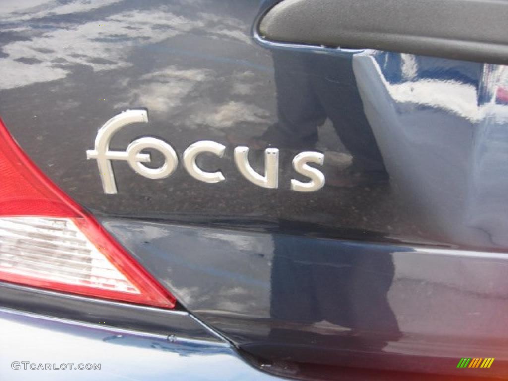 2003 Focus LX Sedan - Twilight Blue Metallic / Medium Graphite photo #17