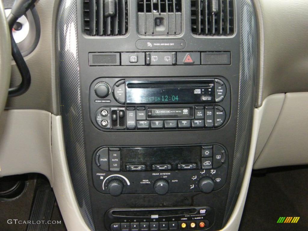 2005 Dodge Grand Caravan SXT Controls Photo #43356083