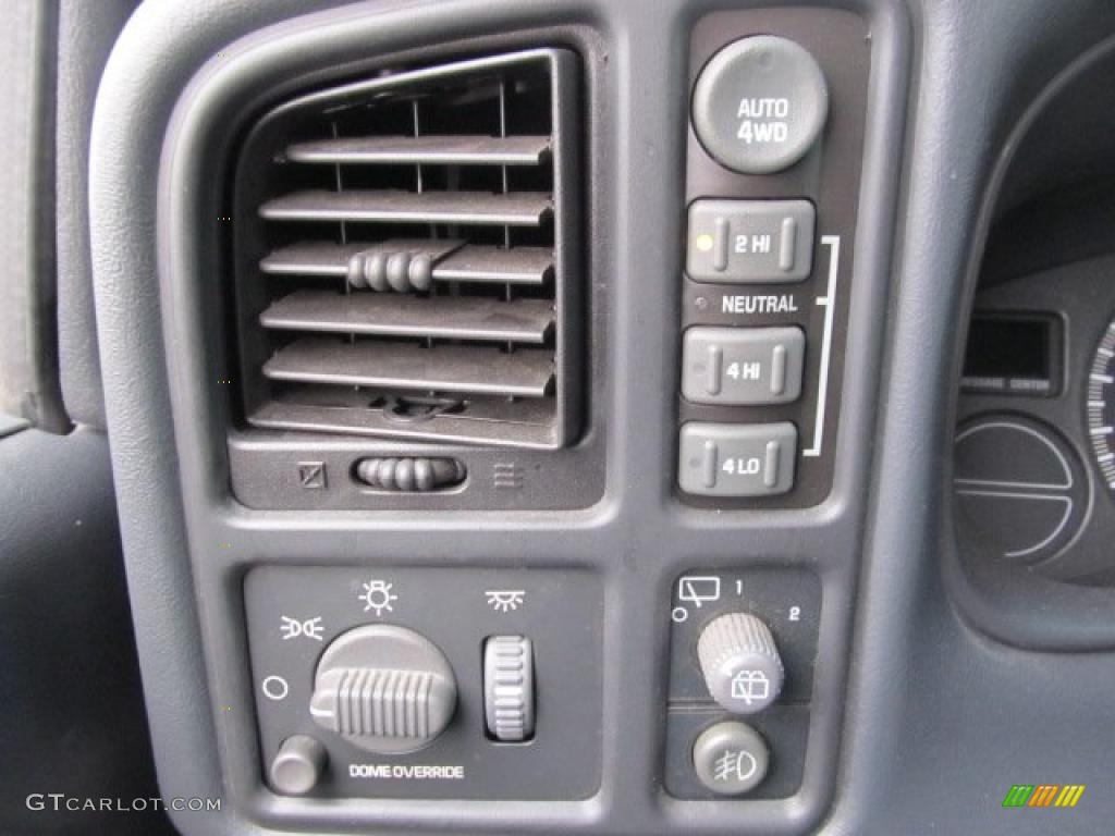 2001 Chevrolet Suburban 1500 LS 4x4 Controls Photos