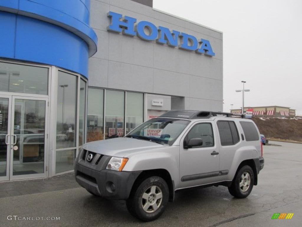 2005 Xterra S 4x4 - Silver Lightning Metallic / Steel/Graphite photo #1