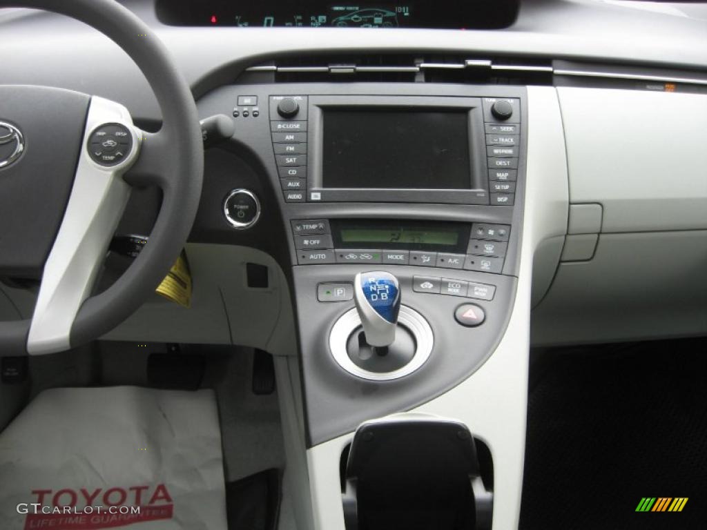 2011 Toyota Prius Hybrid III Controls Photo #43359503
