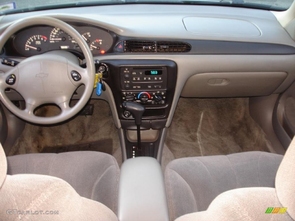 2005 Chevrolet Classic Standard Classic Model Neutral Dashboard Photo #43360659