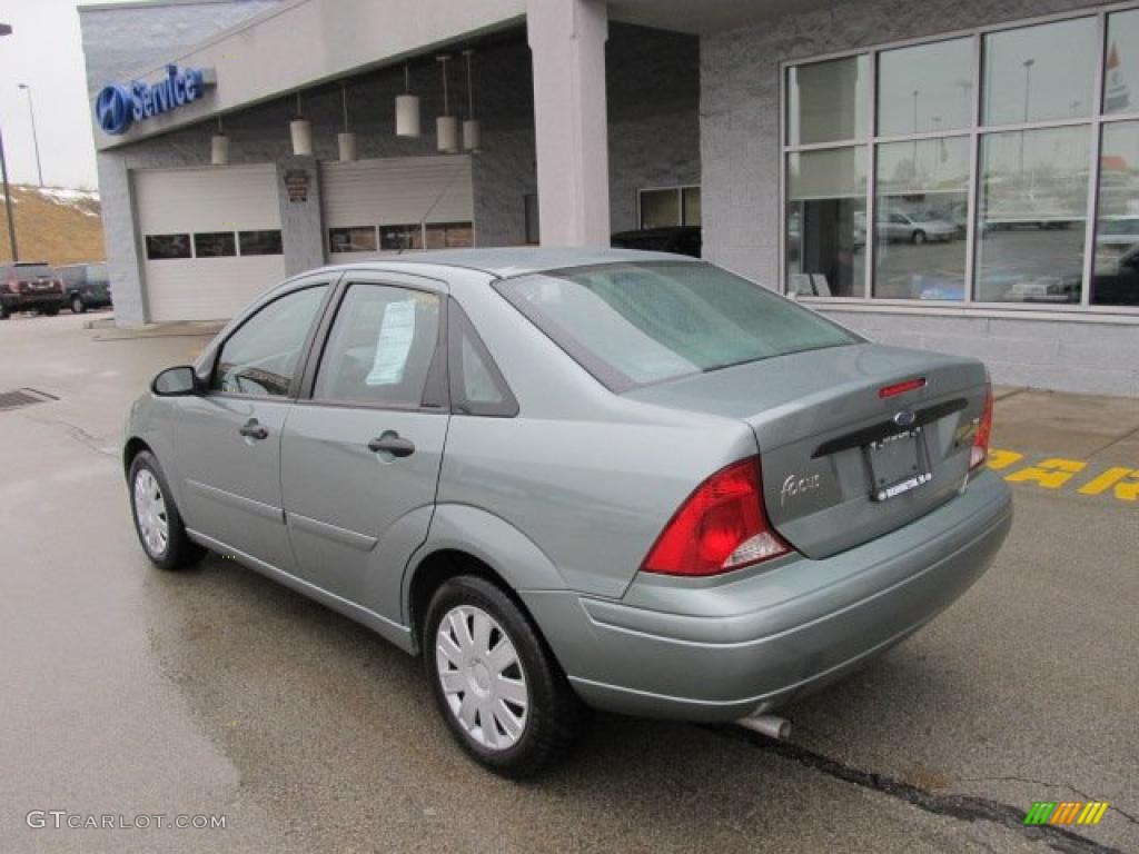 Light Tundra Metallic 2004 Ford Focus SE Sedan Exterior Photo #43360771