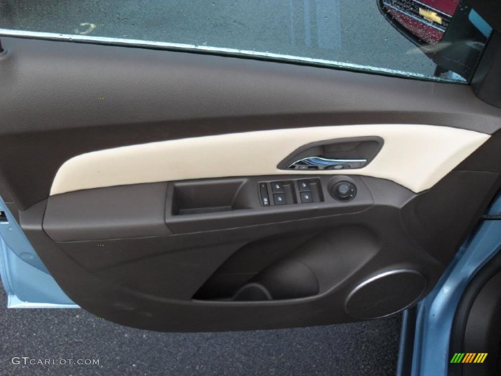 2011 Chevrolet Cruze LTZ Cocoa/Light Neutral Leather Door Panel Photo #43361383