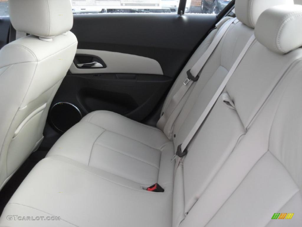 Cocoa/Light Neutral Leather Interior 2011 Chevrolet Cruze LTZ Photo #43361475
