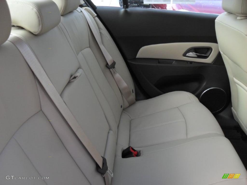 Cocoa/Light Neutral Leather Interior 2011 Chevrolet Cruze LTZ Photo #43361555
