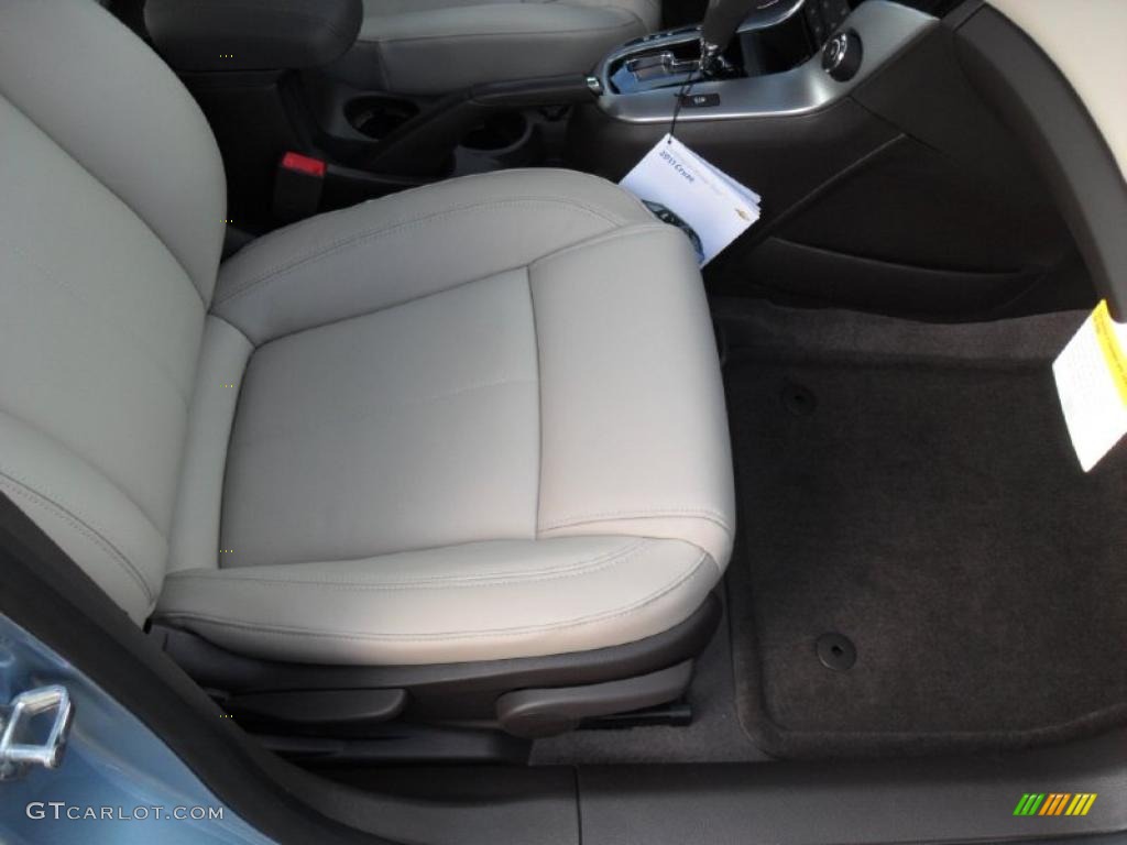 Cocoa/Light Neutral Leather Interior 2011 Chevrolet Cruze LTZ Photo #43361567