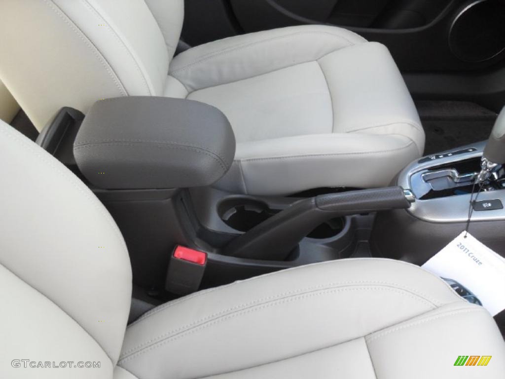 Cocoa/Light Neutral Leather Interior 2011 Chevrolet Cruze LTZ Photo #43361583