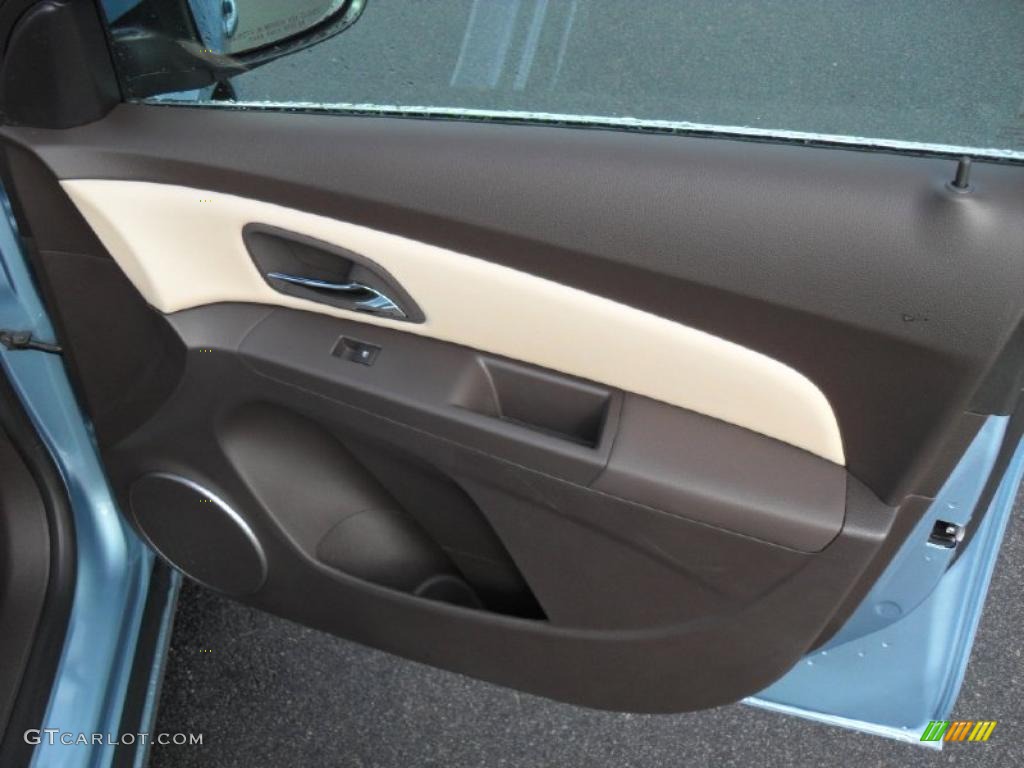 2011 Chevrolet Cruze LTZ Cocoa/Light Neutral Leather Door Panel Photo #43361615