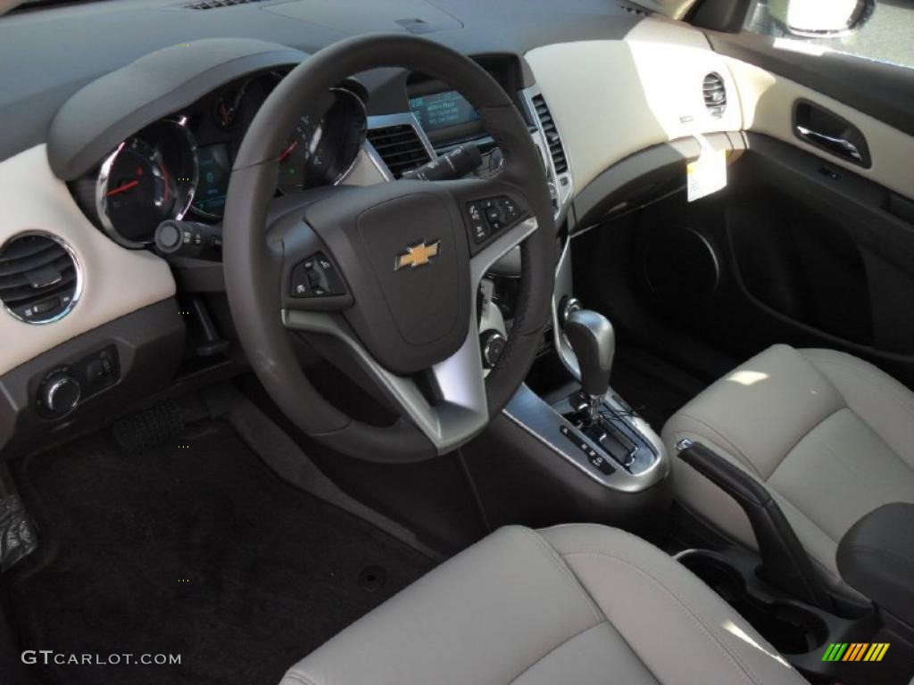 Cocoa/Light Neutral Leather Interior 2011 Chevrolet Cruze LTZ Photo #43361675