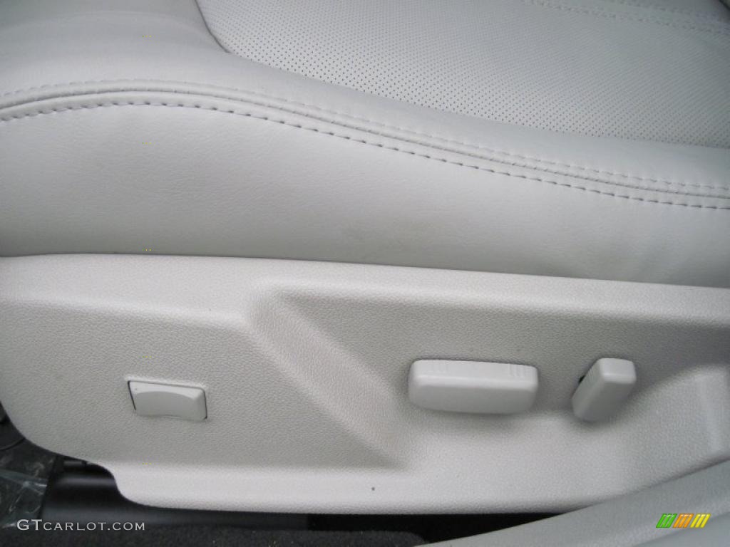 2011 Cadillac CTS 3.6 Sedan Controls Photo #43365172