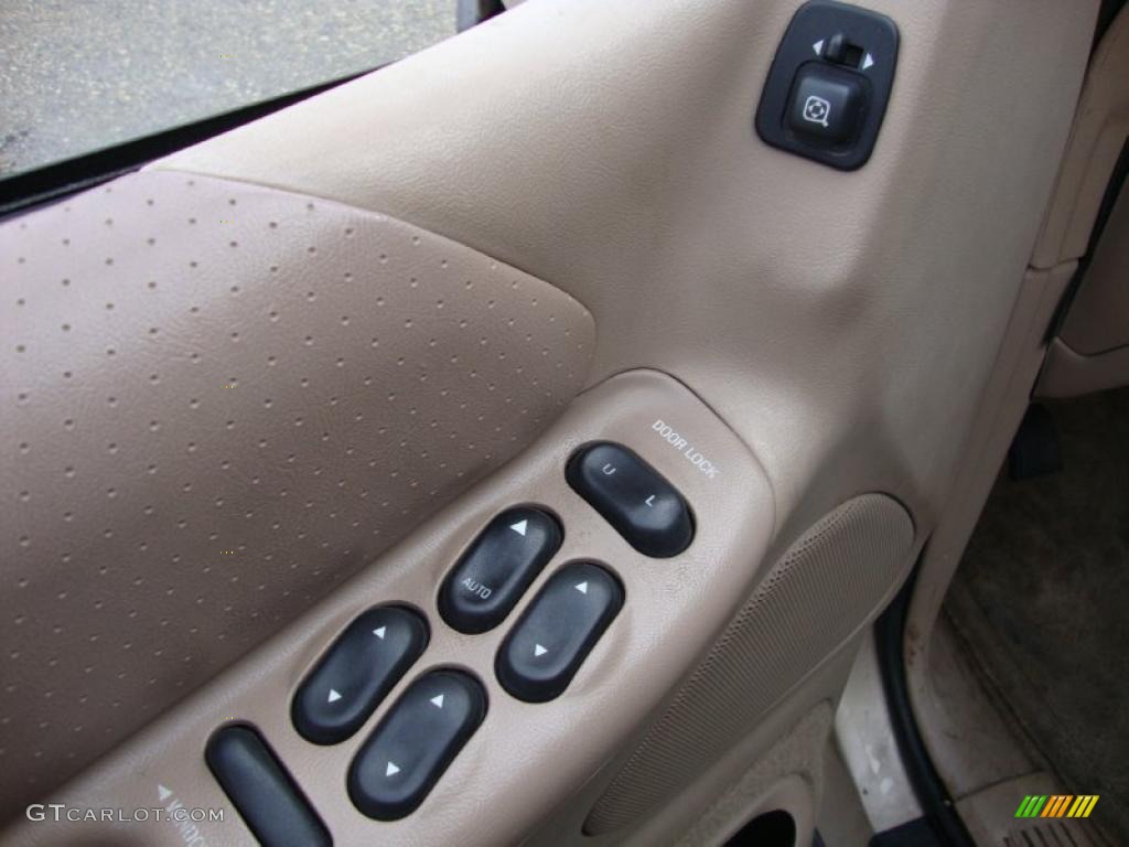1998 Ford Explorer XLT 4x4 Controls Photo #43370432