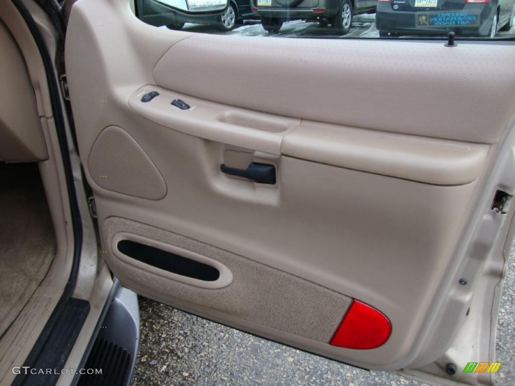 1998 Ford Explorer XLT 4x4 Medium Prairie Tan Door Panel Photo #43370508