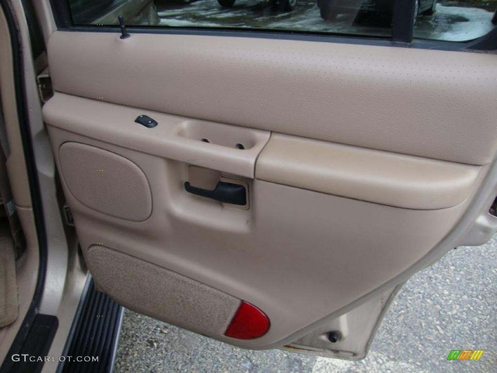 1998 Ford Explorer XLT 4x4 Medium Prairie Tan Door Panel Photo #43370528