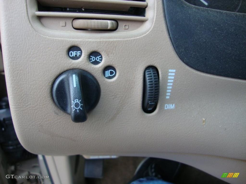 1998 Ford Explorer XLT 4x4 Controls Photo #43370812