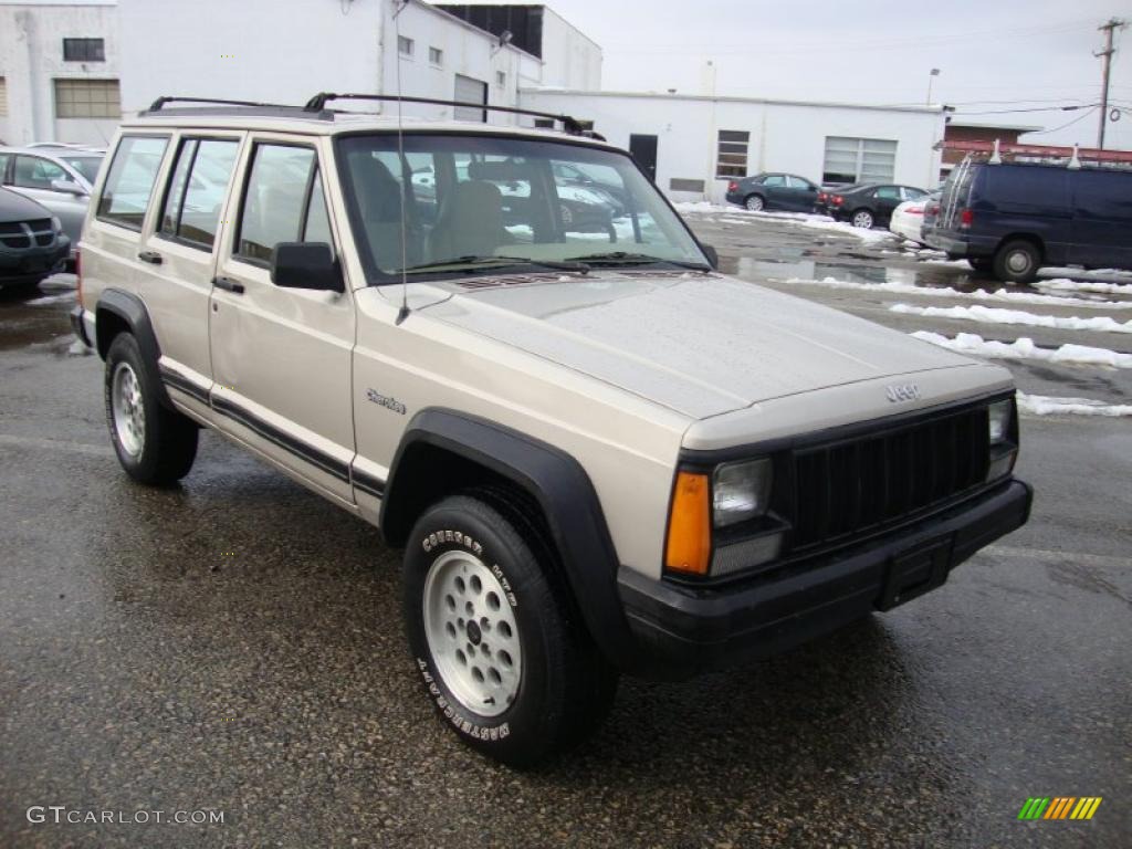 1996 Cherokee SE 4WD - Light Driftwood Metallic / Tan photo #4