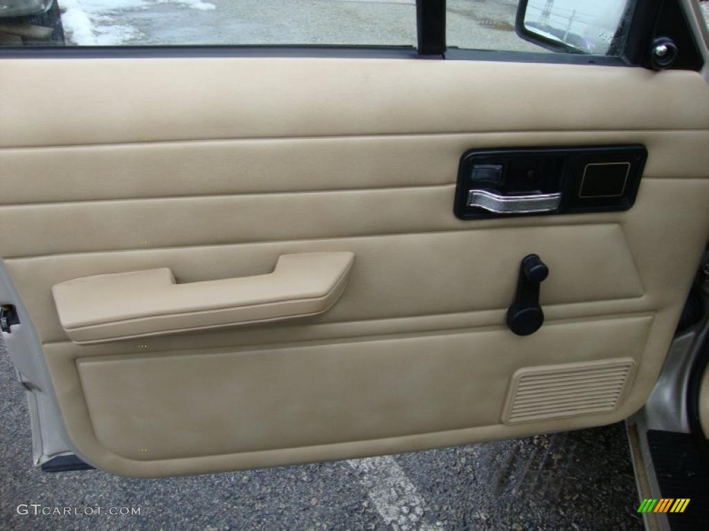1996 Jeep Cherokee SE 4WD Tan Door Panel Photo #43371036