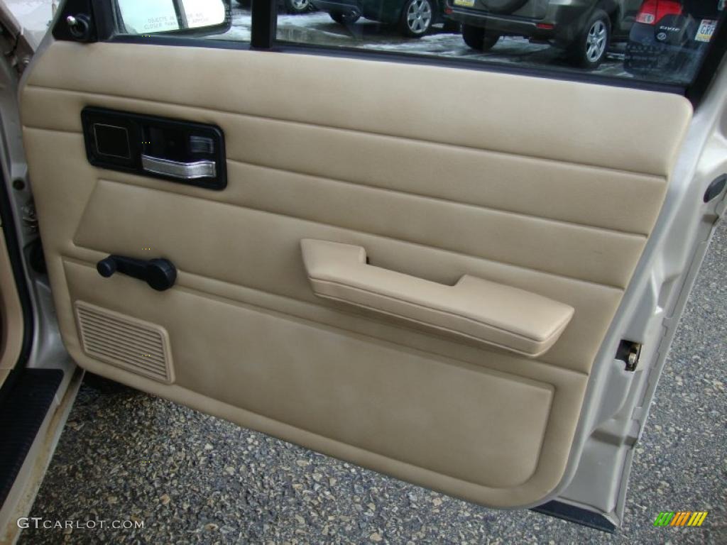 1996 Jeep Cherokee SE 4WD Tan Door Panel Photo #43371116