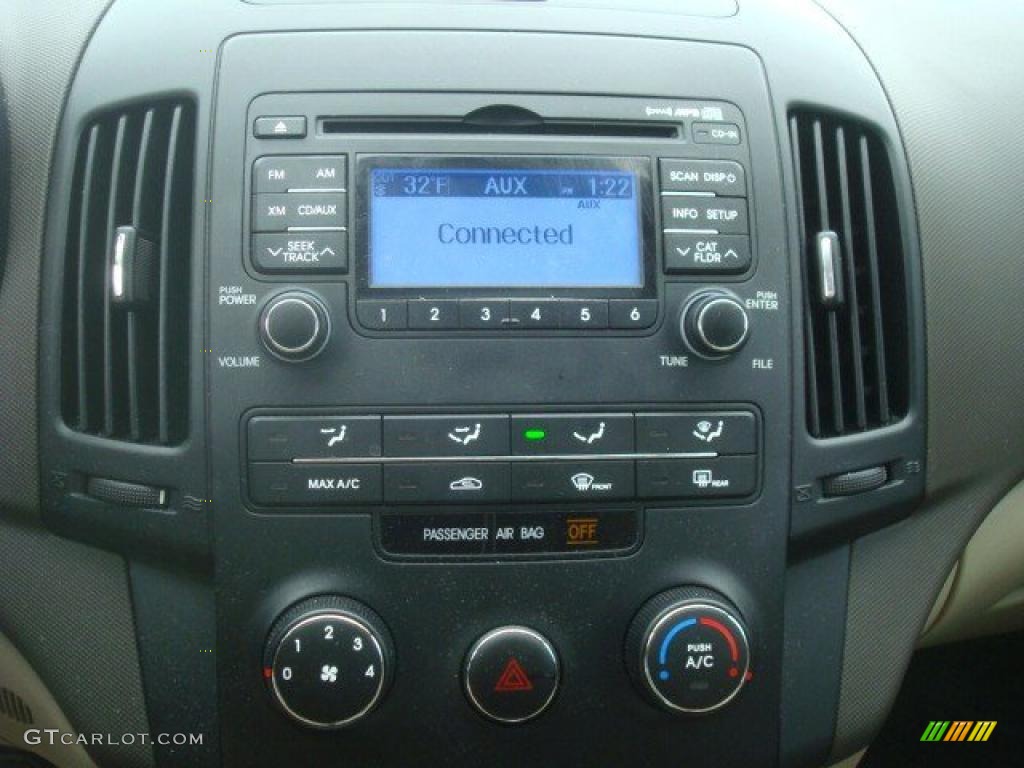 2009 Hyundai Elantra Touring Controls Photo #43371176