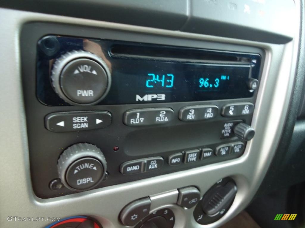 2007 Chevrolet Colorado LT Extended Cab Controls Photo #43373224