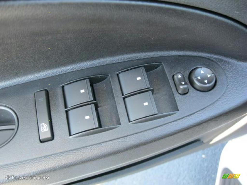 2011 Chevrolet HHR LT Controls Photo #43374372