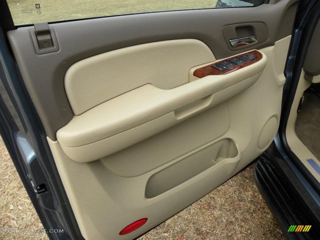 2009 Chevrolet Avalanche LT Light Cashmere Door Panel Photo #43375028