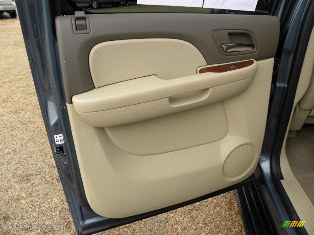 2009 Chevrolet Avalanche LT Light Cashmere Door Panel Photo #43375048