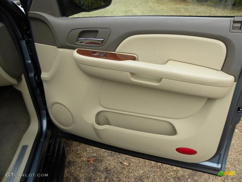 2009 Chevrolet Avalanche LT Light Cashmere Door Panel Photo #43375084