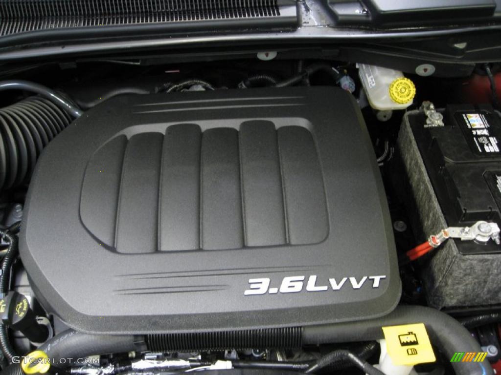 2011 Chrysler Town & Country Touring - L 3.6 Liter DOHC 24-Valve VVT Pentastar V6 Engine Photo #43382001