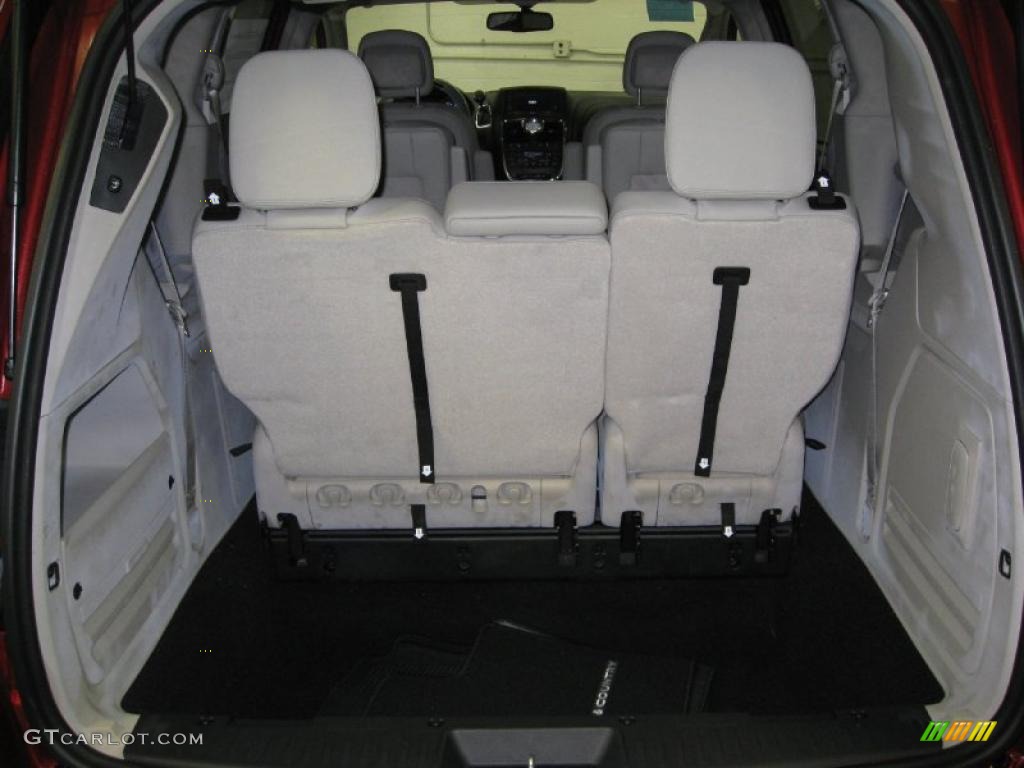 2011 Chrysler Town & Country Touring - L Trunk Photo #43382064