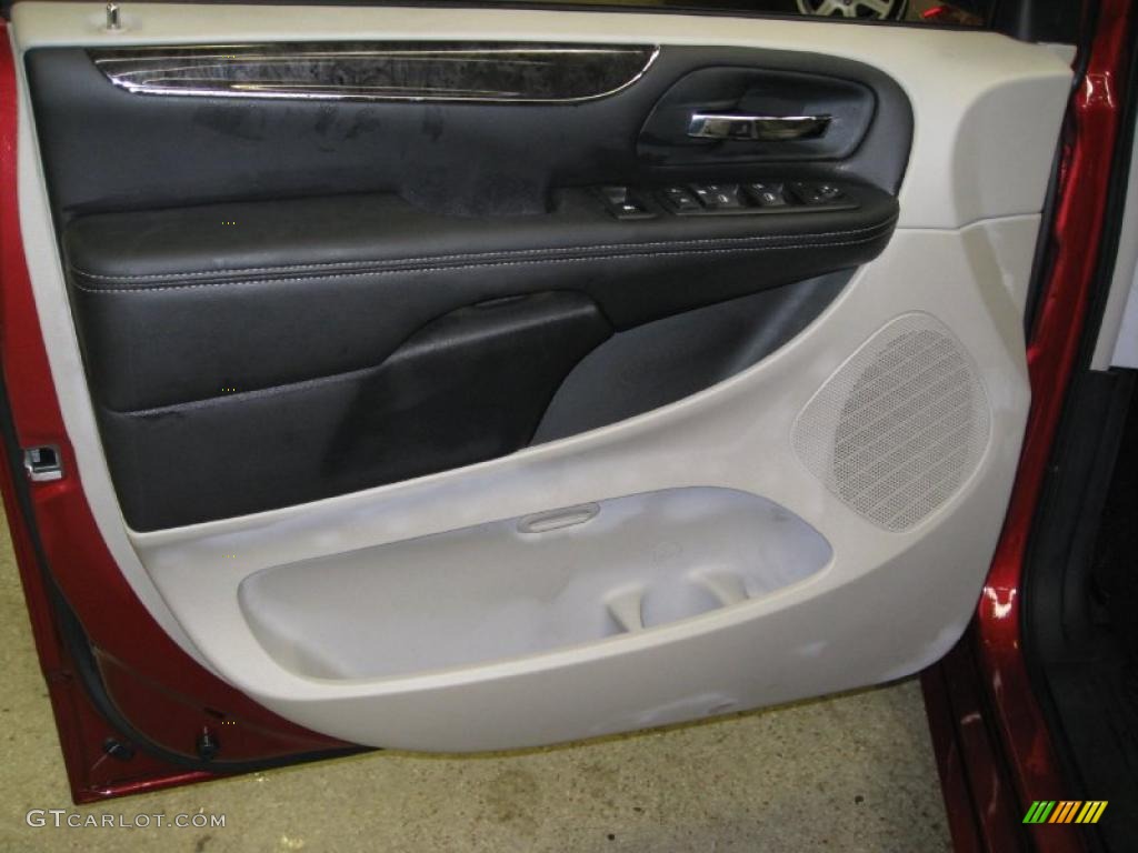2011 Chrysler Town & Country Touring - L Black/Light Graystone Door Panel Photo #43382160