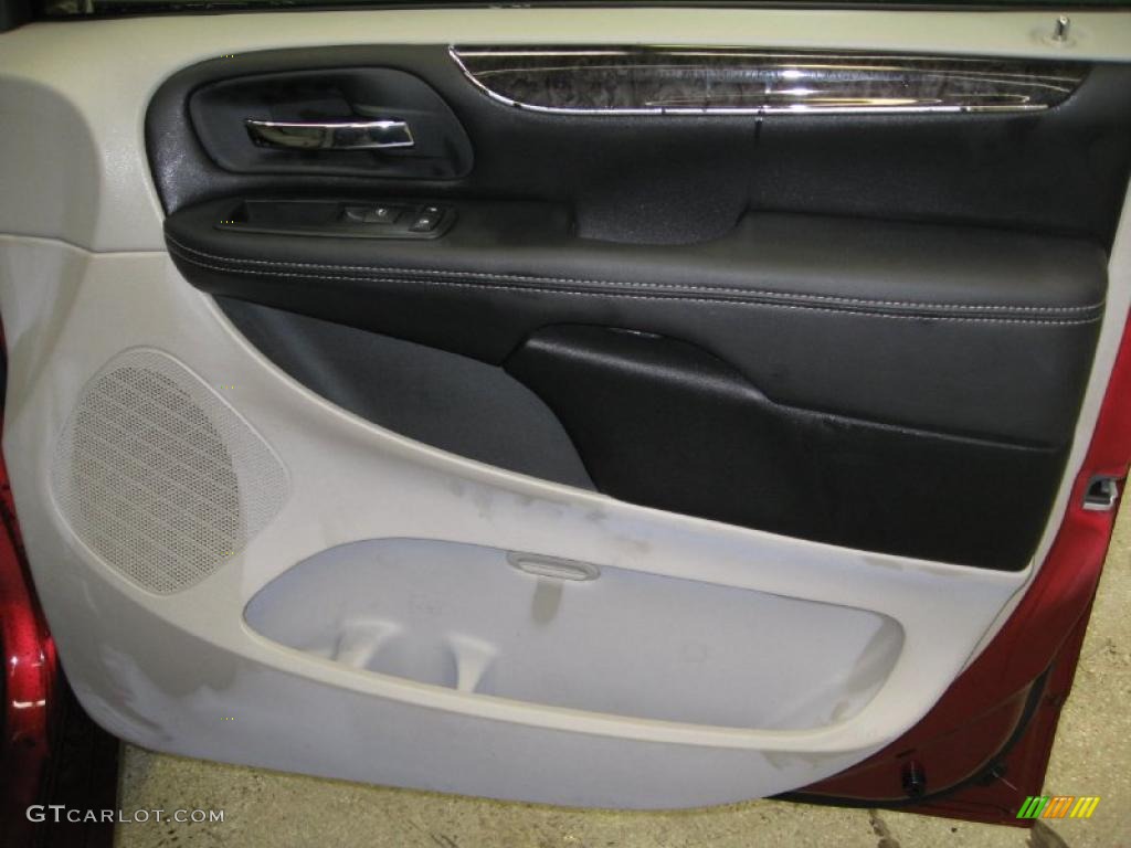 2011 Chrysler Town & Country Touring - L Black/Light Graystone Door Panel Photo #43382271