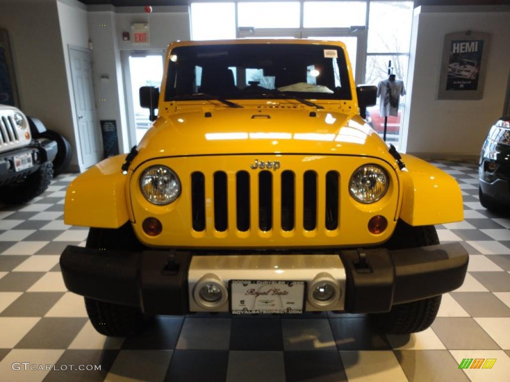 2011 Wrangler Unlimited Sahara 4x4 - Detonator Yellow / Black photo #8
