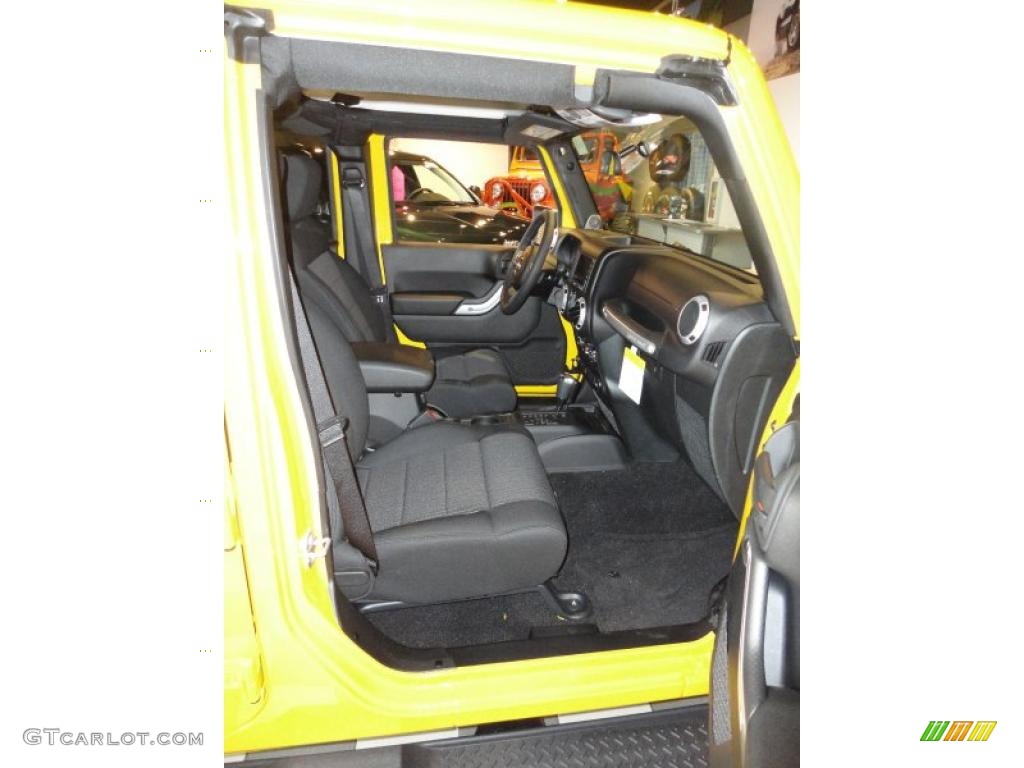 2011 Wrangler Unlimited Sahara 4x4 - Detonator Yellow / Black photo #12