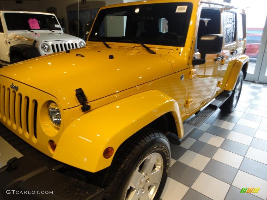 2011 Wrangler Unlimited Sahara 4x4 - Detonator Yellow / Black photo #13